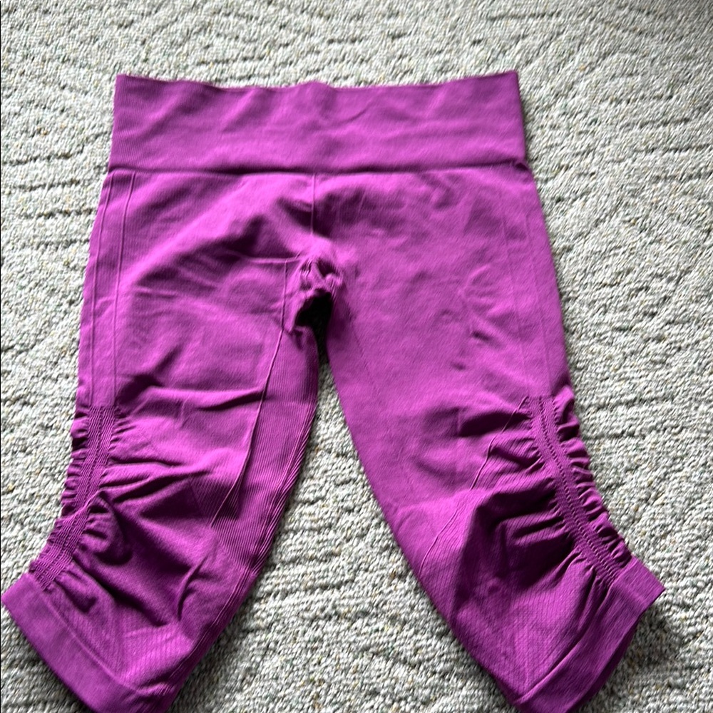 Lululemon Athletica Fuscia Leggings with Ruched Detail